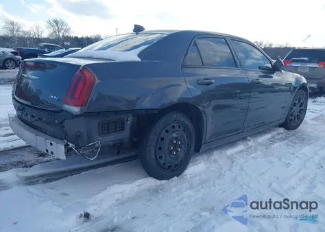 2017 Chrysler 300 300S Awd z USA, uszkodzony, nr VIN 2C3CCAGGXHH527102